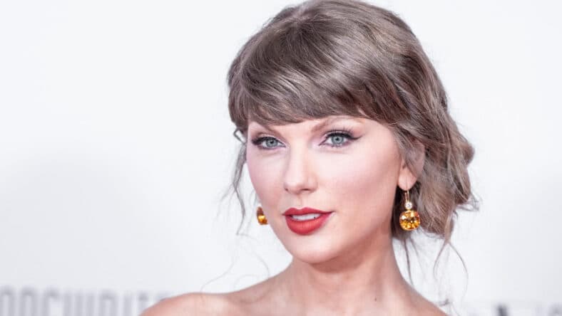 Taylor Swift’s Tearful Speech Reveals Cost Of Chasing Stardom — 1 of 4