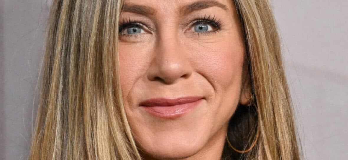 Jennifer Aniston Sunbathing In String Bikini Told Photos Possibly ‘Illegal’