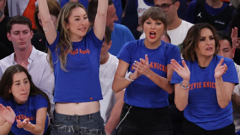 Alana Haim Talks How Those Custom Knicks Shirts Came to Be, Reveals What Taylor Swift Texted Her — 1 of 8